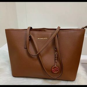 MICHAEL KORS JET SET TRAVEL  X-Large Saffiano Leather Multi-function Tote